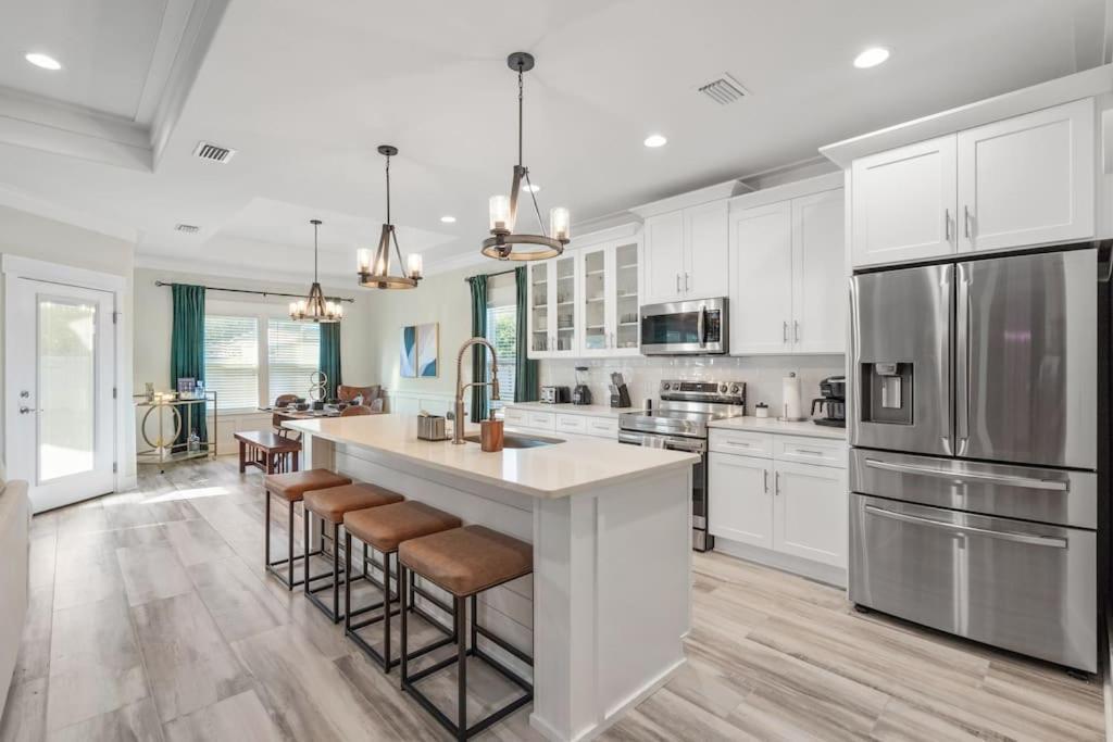 Holiday home Emerald-gem-inn • Laguna Haven/beach Home!