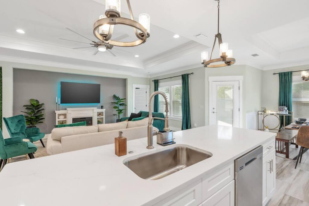 Holiday home Emerald-gem-inn • Laguna Haven/beach Home!