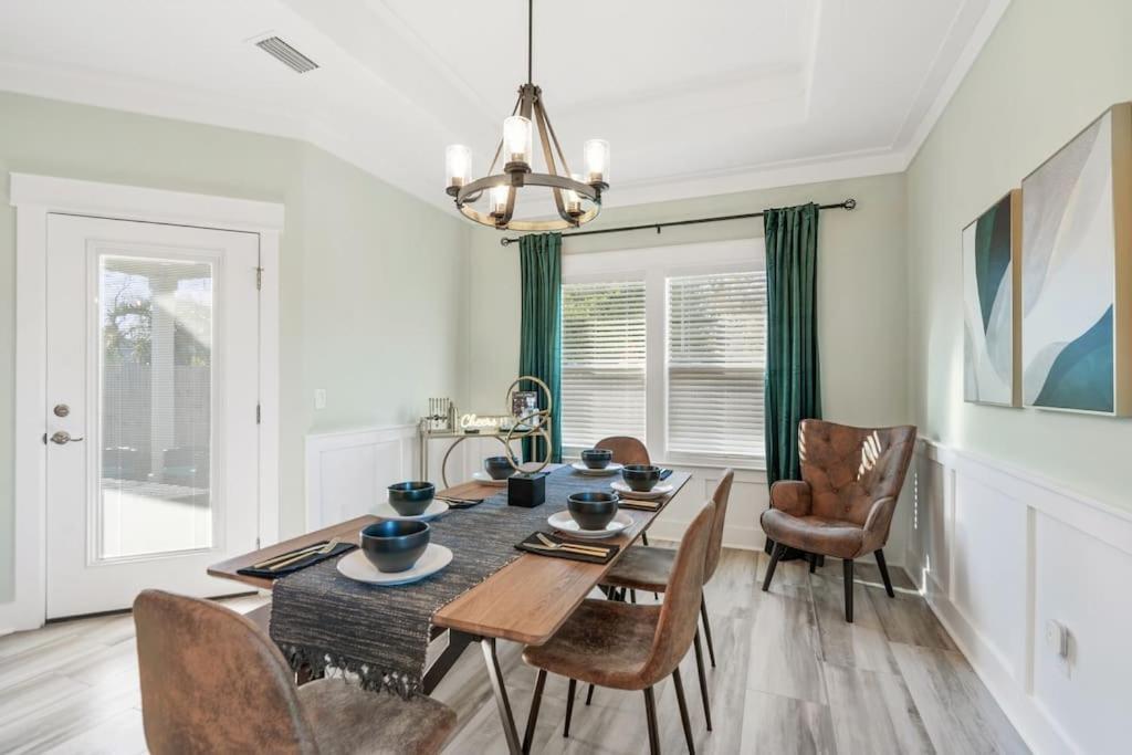 Holiday home Emerald-gem-inn • Laguna Haven/beach Home!
